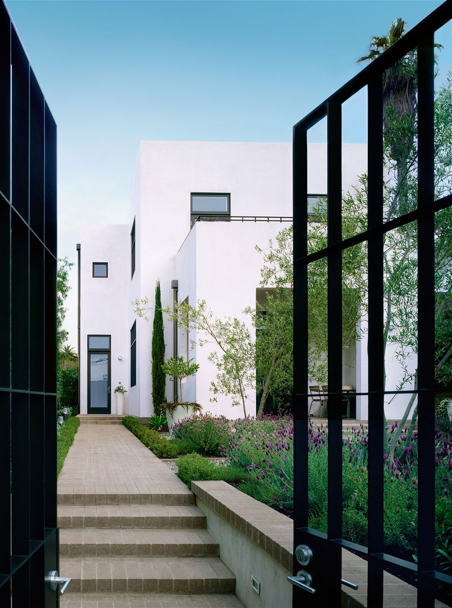 A House in Santa Barbara © Catherine Tighe